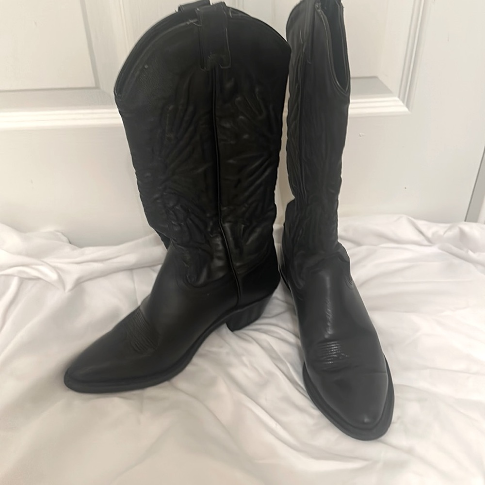 Black Boy Boots Size 6 1/2 M!